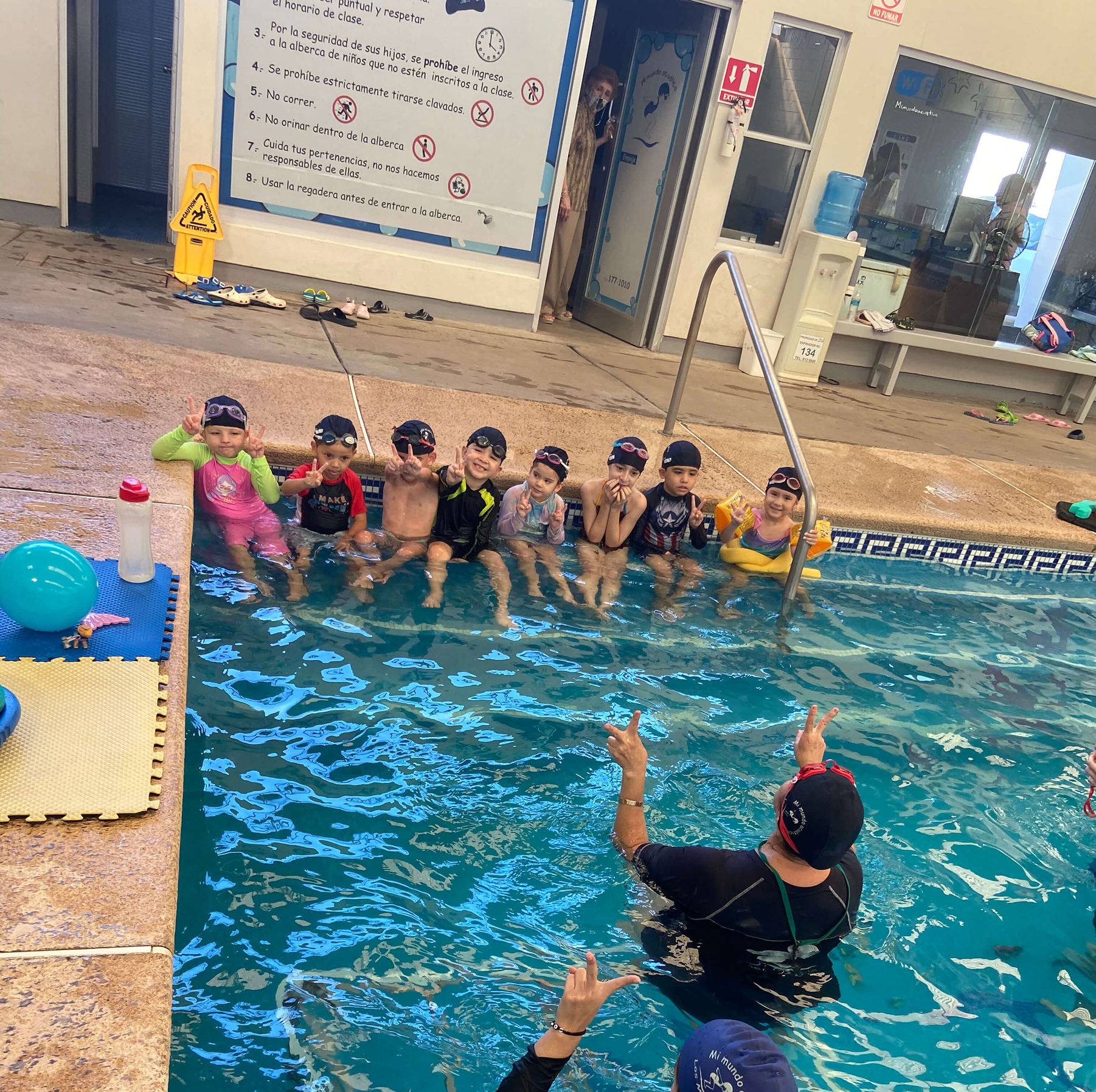 Clases de natación en grupo